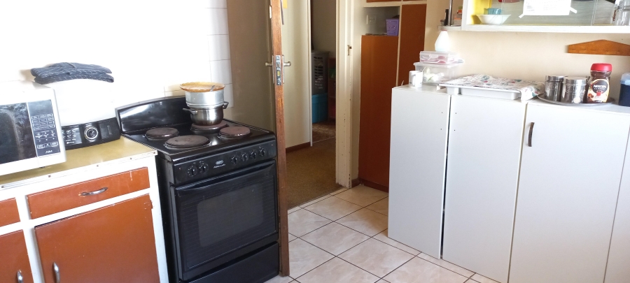 To Let 3 Bedroom Property for Rent in Lansdowne Western Cape